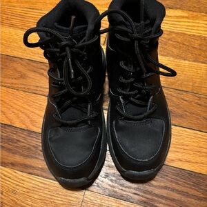 Boys Nike Black Manoa Boots Size 13